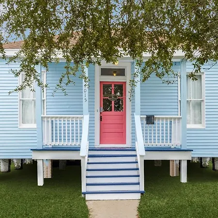 Cozy Sea Breeze Bungalow - 2 Mins To The Beach